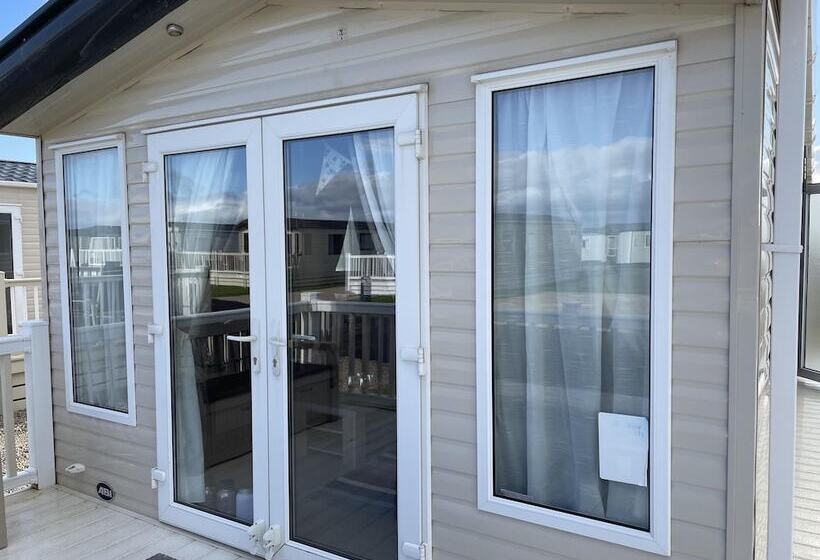 Отель Laineys Haven Caravan At Silversands