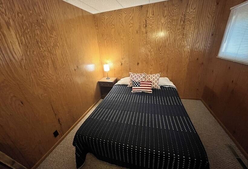 Отель Lost Pines Lodge