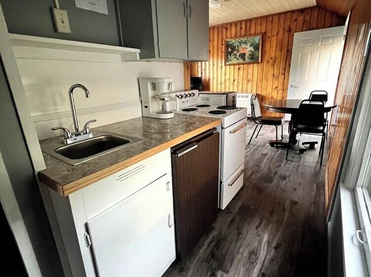 Отель Lost Pines Lodge