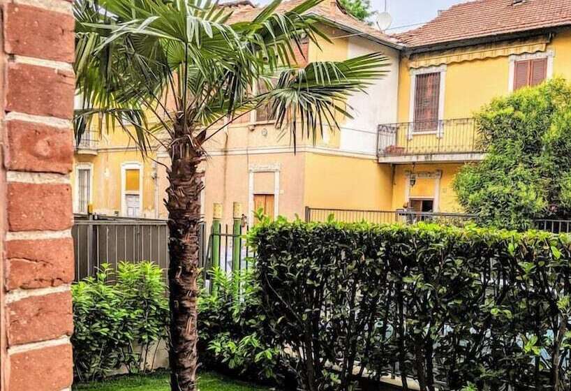 هتل Monza Apartments