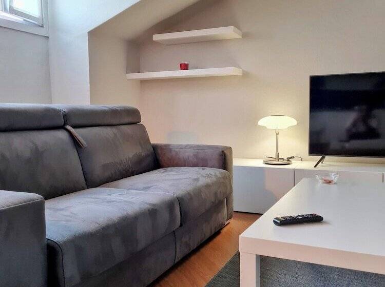 هتل Monza Apartments