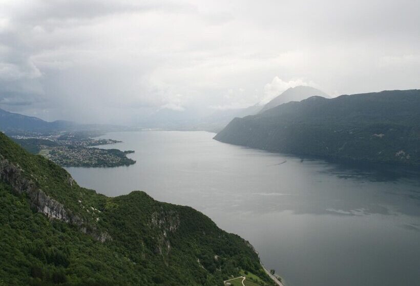 בית מלון כפרי Renovated Castle Apartment With Swimming Pool