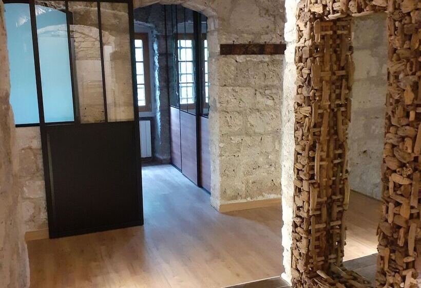 בית מלון כפרי Renovated Castle Apartment With Swimming Pool