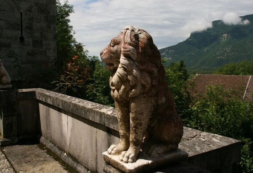 호텔 Renovated Castle Apartment With Swimming Pool