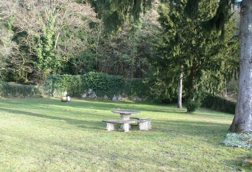 호텔 Renovated Castle Apartment With Swimming Pool