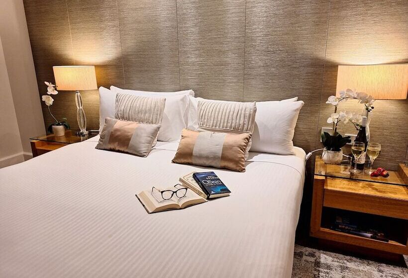 هتل Residence On Langley Park