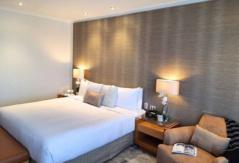 هتل Residence On Langley Park