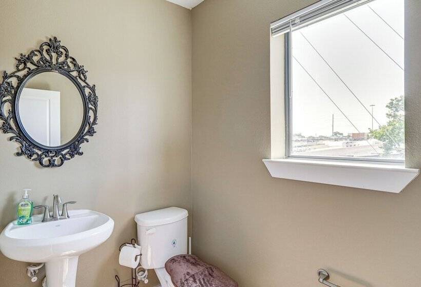 Houston Home W/ Rooftop Patio   3 Mi To Downtown!