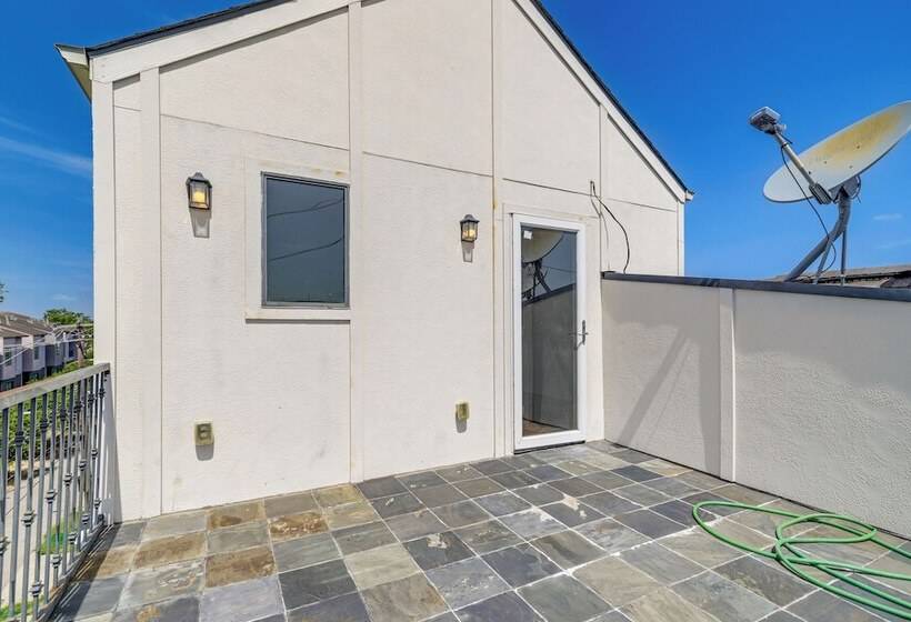 Houston Home W/ Rooftop Patio   3 Mi To Downtown!