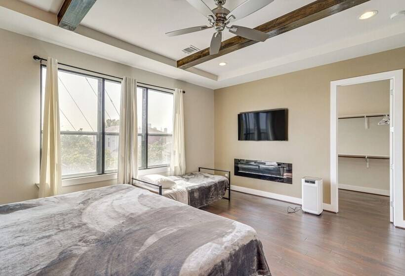 Houston Home W/ Rooftop Patio   3 Mi To Downtown!