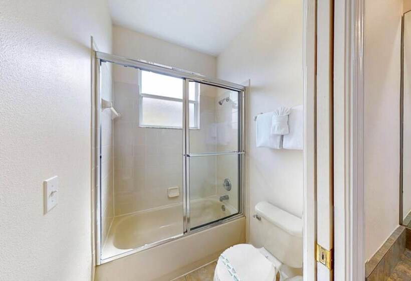 Jagjit S Tuscan Hills Vacation Home