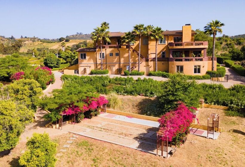 Keys Creek & Casita   Avantstay Sleeps 30 Estate Vineyard, Pool, Courts, Theater, Views