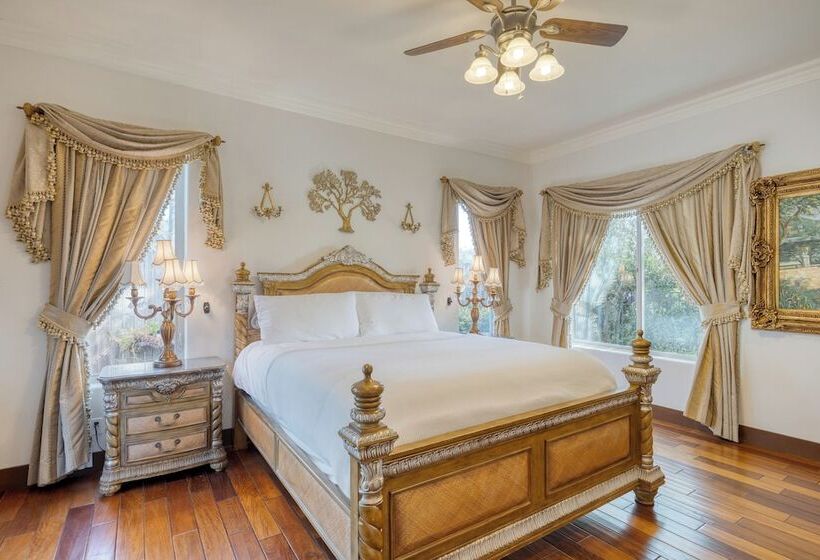 Keys Creek & Casita   Avantstay Sleeps 30 Estate Vineyard, Pool, Courts, Theater, Views