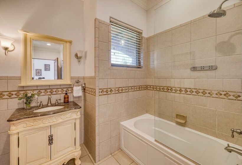 Keys Creek & Casita   Avantstay Sleeps 30 Estate Vineyard, Pool, Courts, Theater, Views