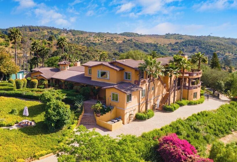 Keys Creek & Casita   Avantstay Sleeps 30 Estate Vineyard, Pool, Courts, Theater, Views