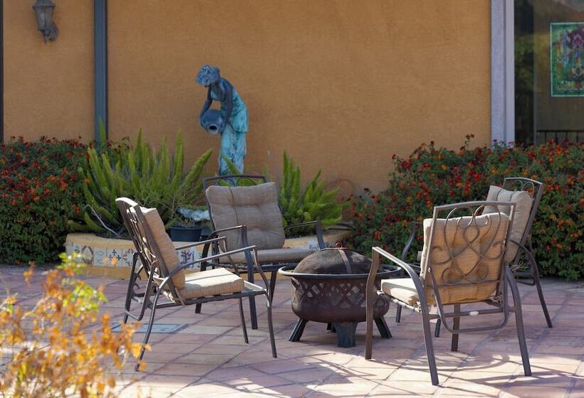 Keys Creek & Casita   Avantstay Sleeps 30 Estate Vineyard, Pool, Courts, Theater, Views