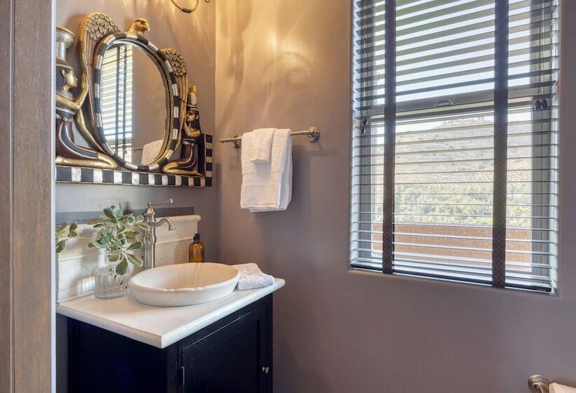 Keys Creek & Casita   Avantstay Sleeps 30 Estate Vineyard, Pool, Courts, Theater, Views