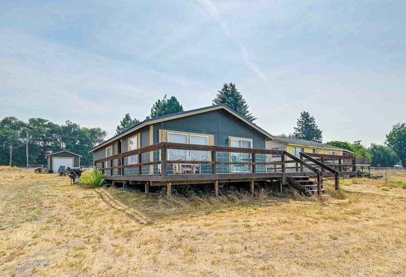 Lakefront Chiloquin Home W/ Scenic Deck!