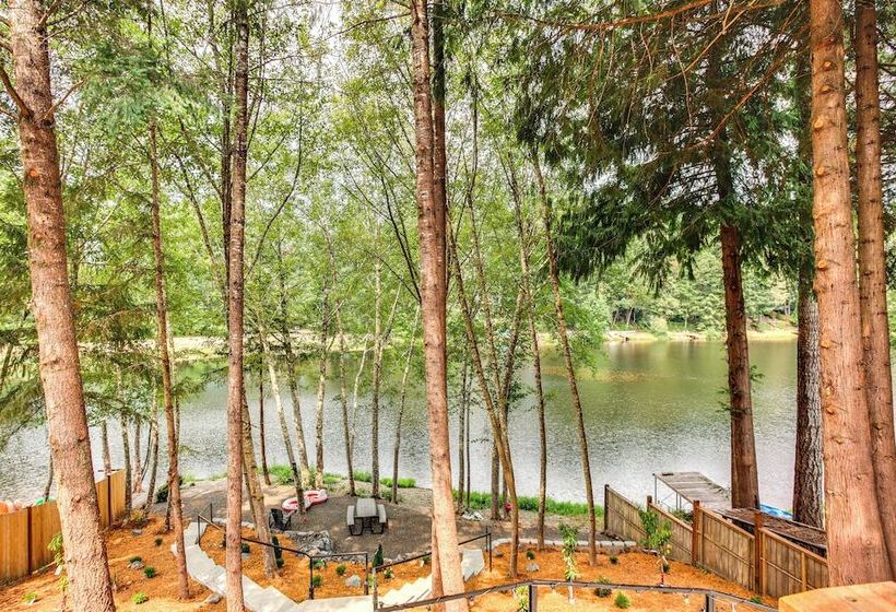 Lakefront Gig Harbor Home W/ Deck & Views