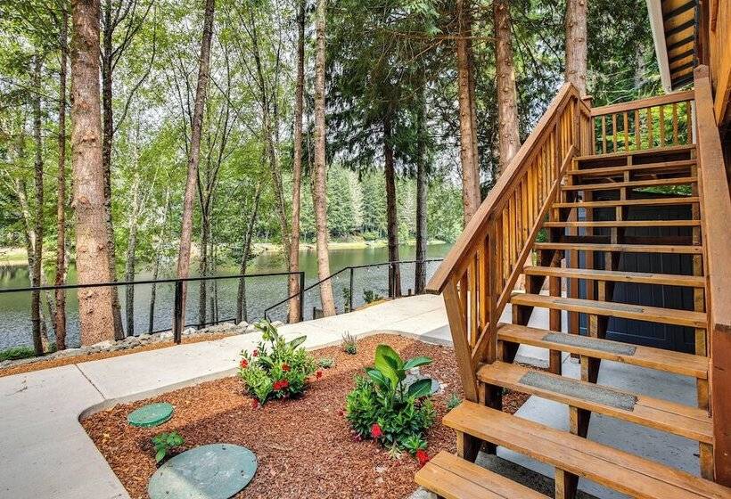 Lakefront Gig Harbor Home W/ Deck & Views