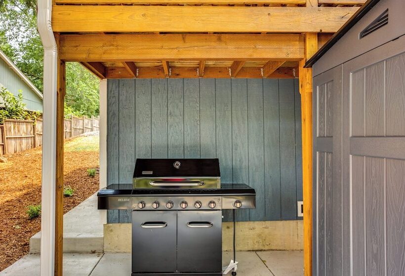 Lakefront Gig Harbor Home W/ Deck & Views