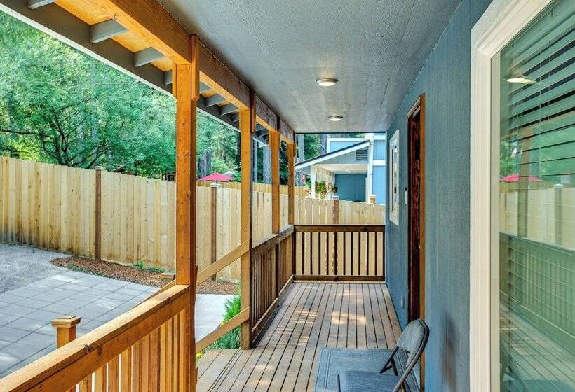 Lakefront Gig Harbor Home W/ Deck & Views