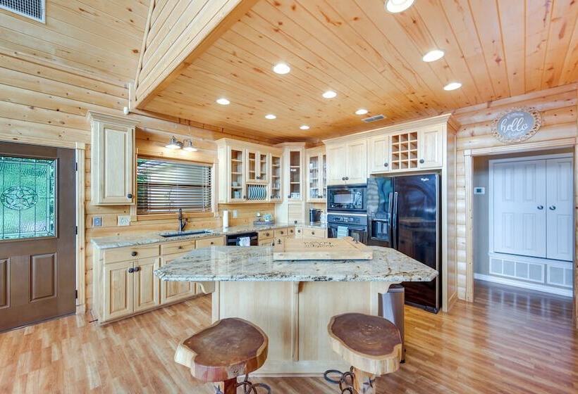 Lakefront Gladewater Retreat W/ Dock + Hot Tub!