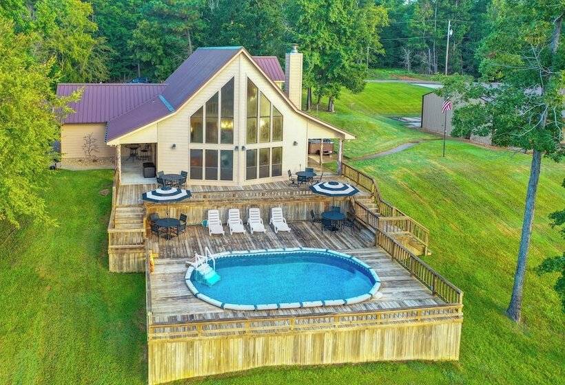 Lakefront Gladewater Retreat W/ Dock + Hot Tub!