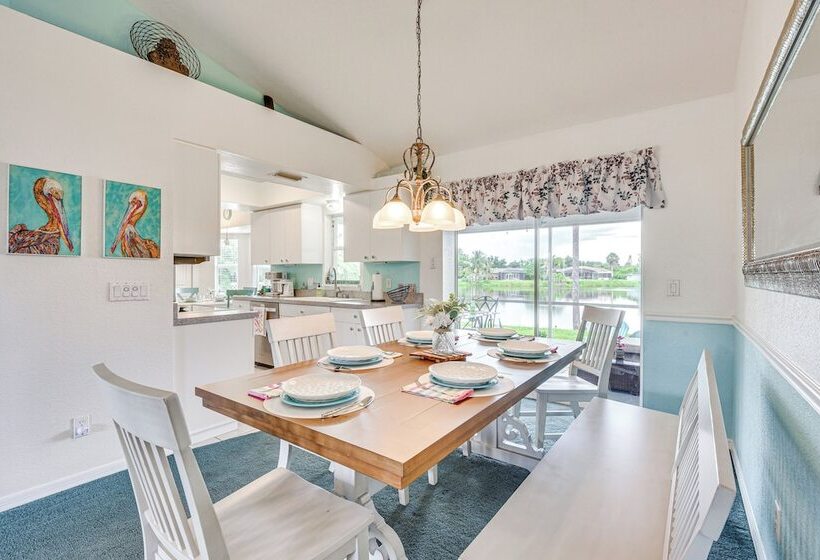 Lakefront Venice Home: 4 Mi To Manasota Key Beach!