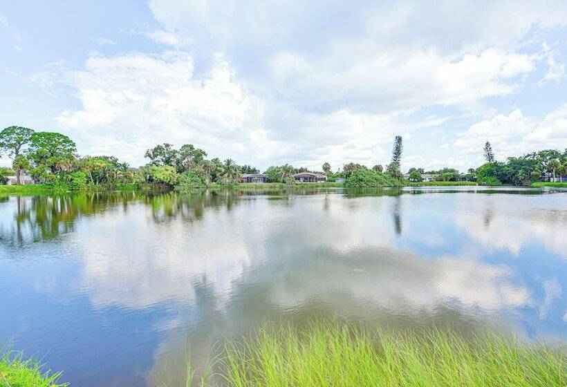 Lakefront Venice Home: 4 Mi To Manasota Key Beach!