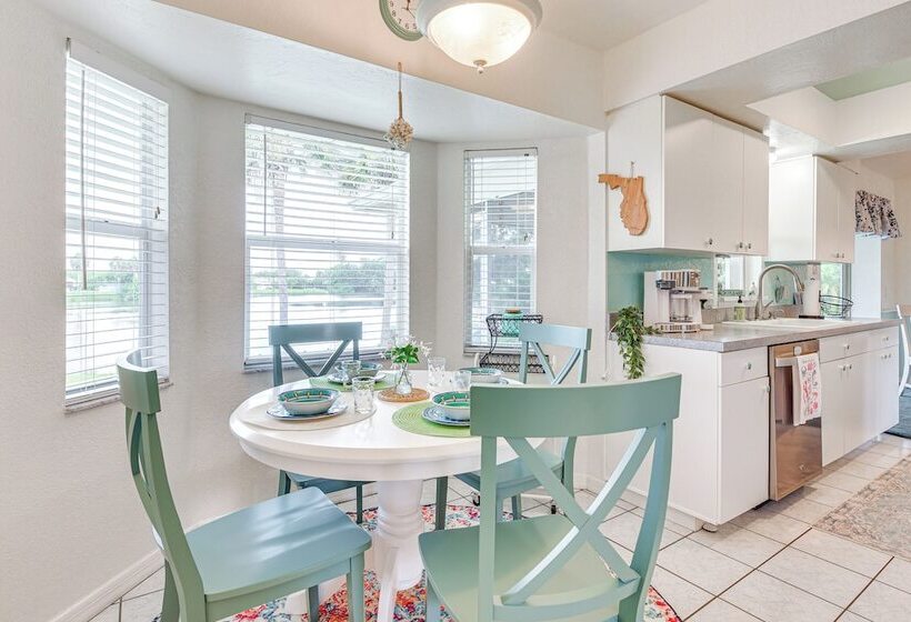 Lakefront Venice Home: 4 Mi To Manasota Key Beach!