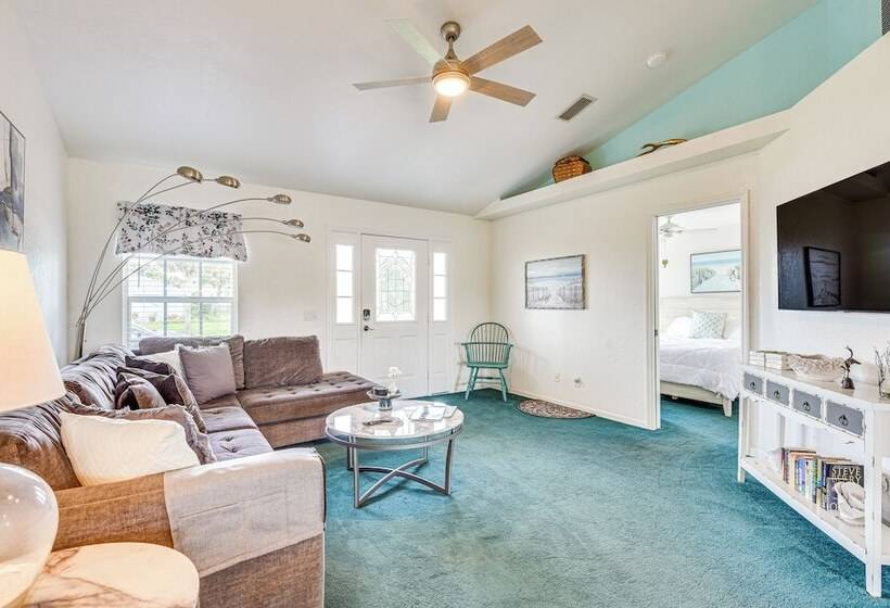 Lakefront Venice Home: 4 Mi To Manasota Key Beach!