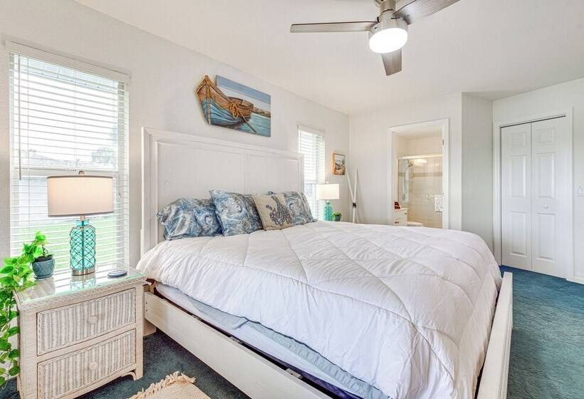 Lakefront Venice Home: 4 Mi To Manasota Key Beach!