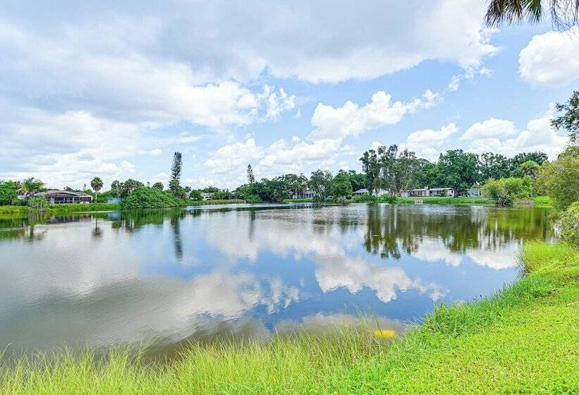 Lakefront Venice Home: 4 Mi To Manasota Key Beach!