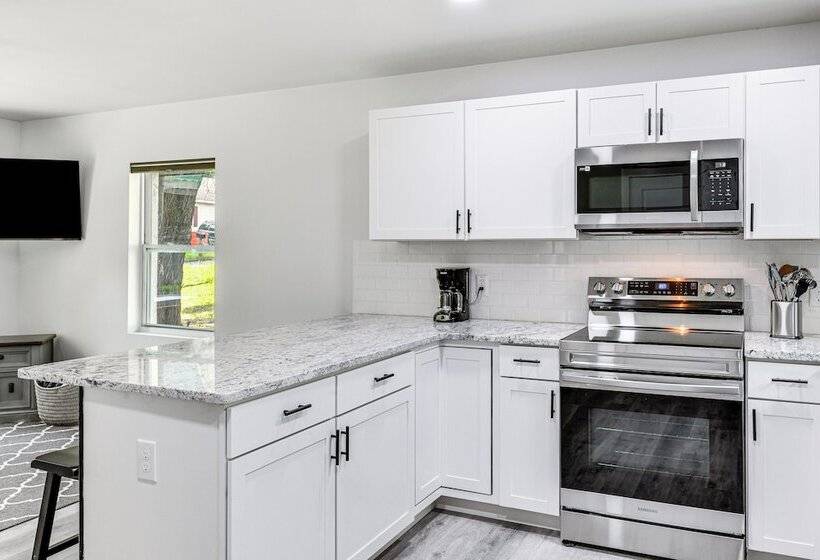 Lakegoer S Retreat In Huntersville ~ 7 Mi To Water