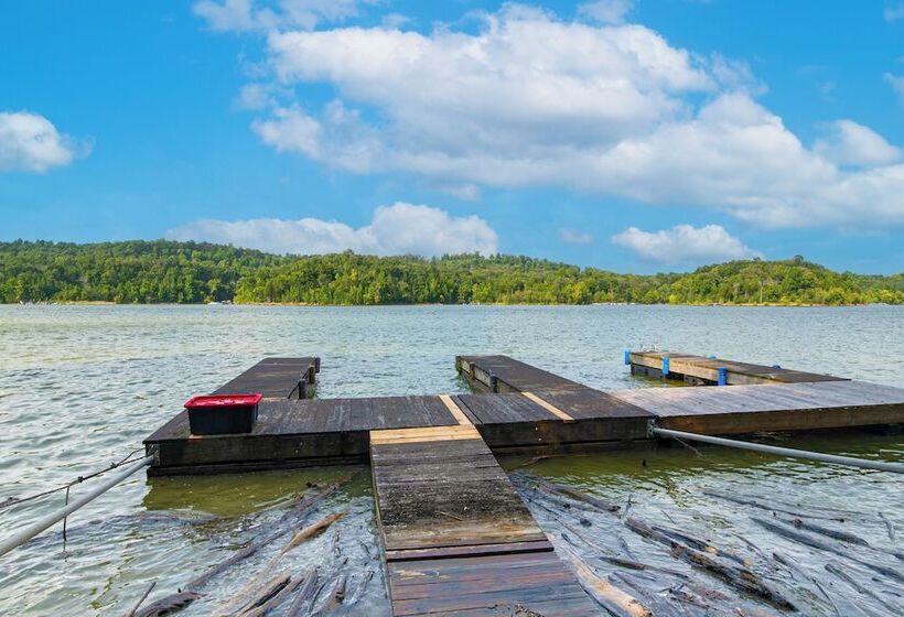 Waterfront Escape In Cub Run W/ Deck & Hot Tub!