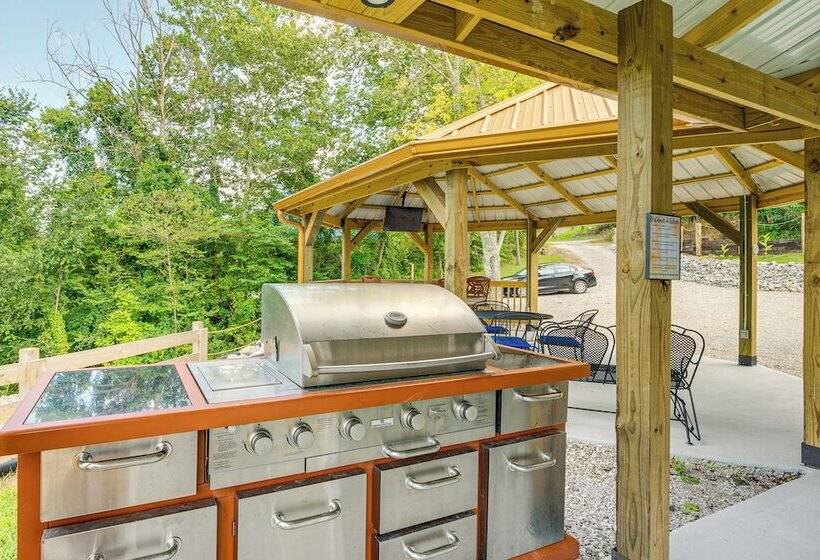 Waterfront Escape In Cub Run W/ Deck & Hot Tub!