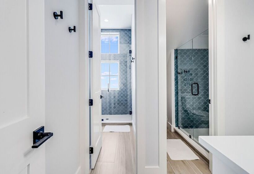 Lakeside Luxury 230 Lak