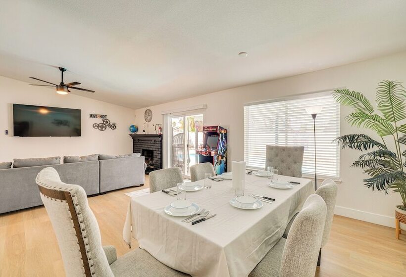 Las Vegas Home ~ 5 Mi To Strip: Fire Pit & Grill!