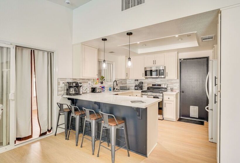 Las Vegas Home ~ 5 Mi To Strip: Fire Pit & Grill!