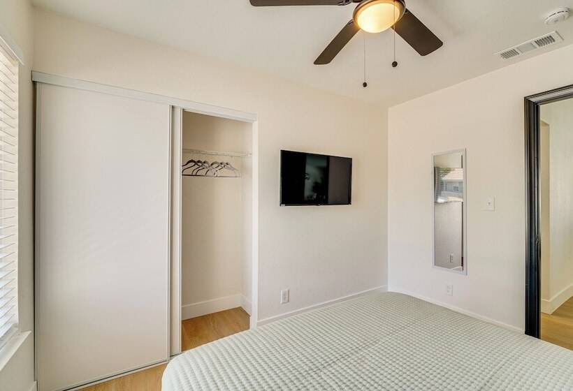 Las Vegas Home ~ 5 Mi To Strip: Fire Pit & Grill!