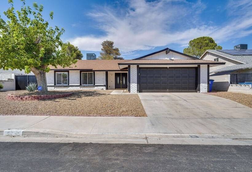 Las Vegas Home ~ 5 Mi To Strip: Fire Pit & Grill!