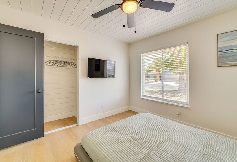 Las Vegas Home ~ 5 Mi To Strip: Fire Pit & Grill!