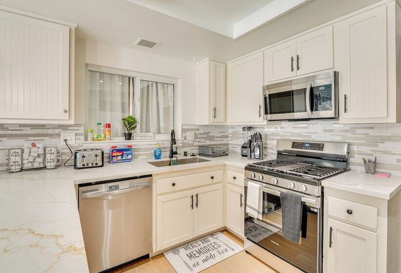 Las Vegas Home ~ 5 Mi To Strip: Fire Pit & Grill!