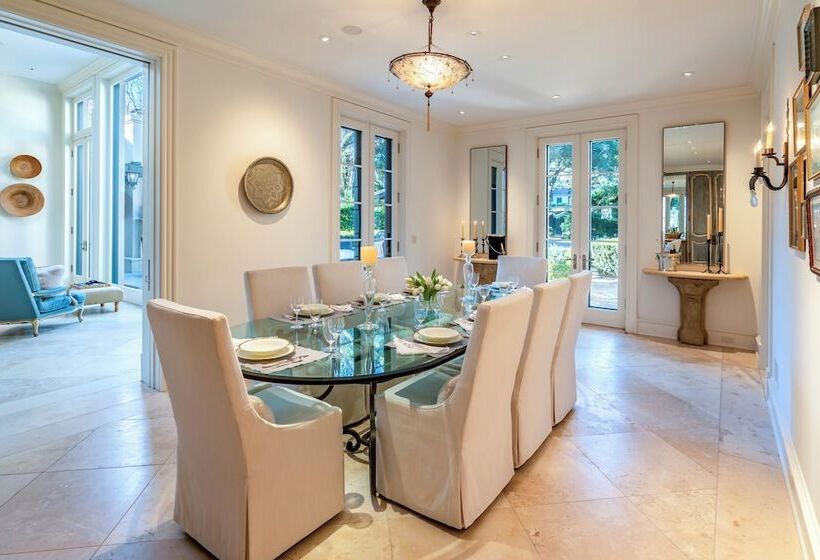 Lavish Montecito Home W/ Hot Tub, Patio & Gardens!