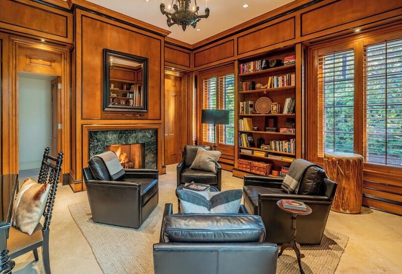 Lavish Montecito Home W/ Hot Tub, Patio & Gardens!