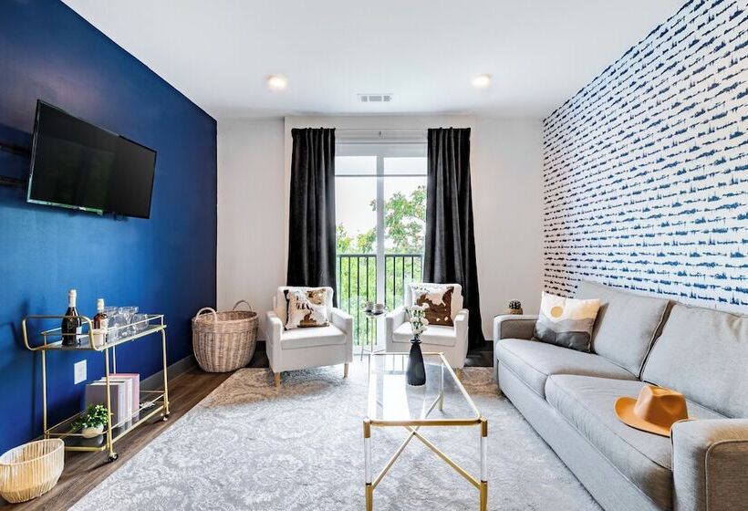 Lindsley By Avantstay Balcony + Modern Design A+ Downtown Location