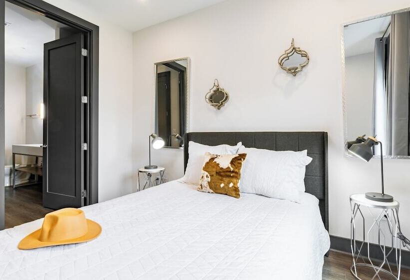 Lindsley By Avantstay Balcony + Modern Design A+ Downtown Location