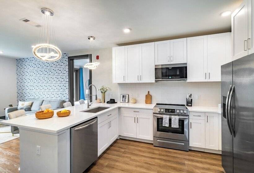 Lindsley By Avantstay Balcony + Modern Design A+ Downtown Location