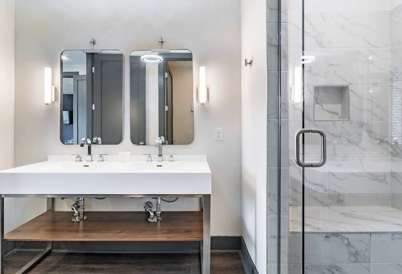 Lindsley By Avantstay Balcony + Modern Design A+ Downtown Location